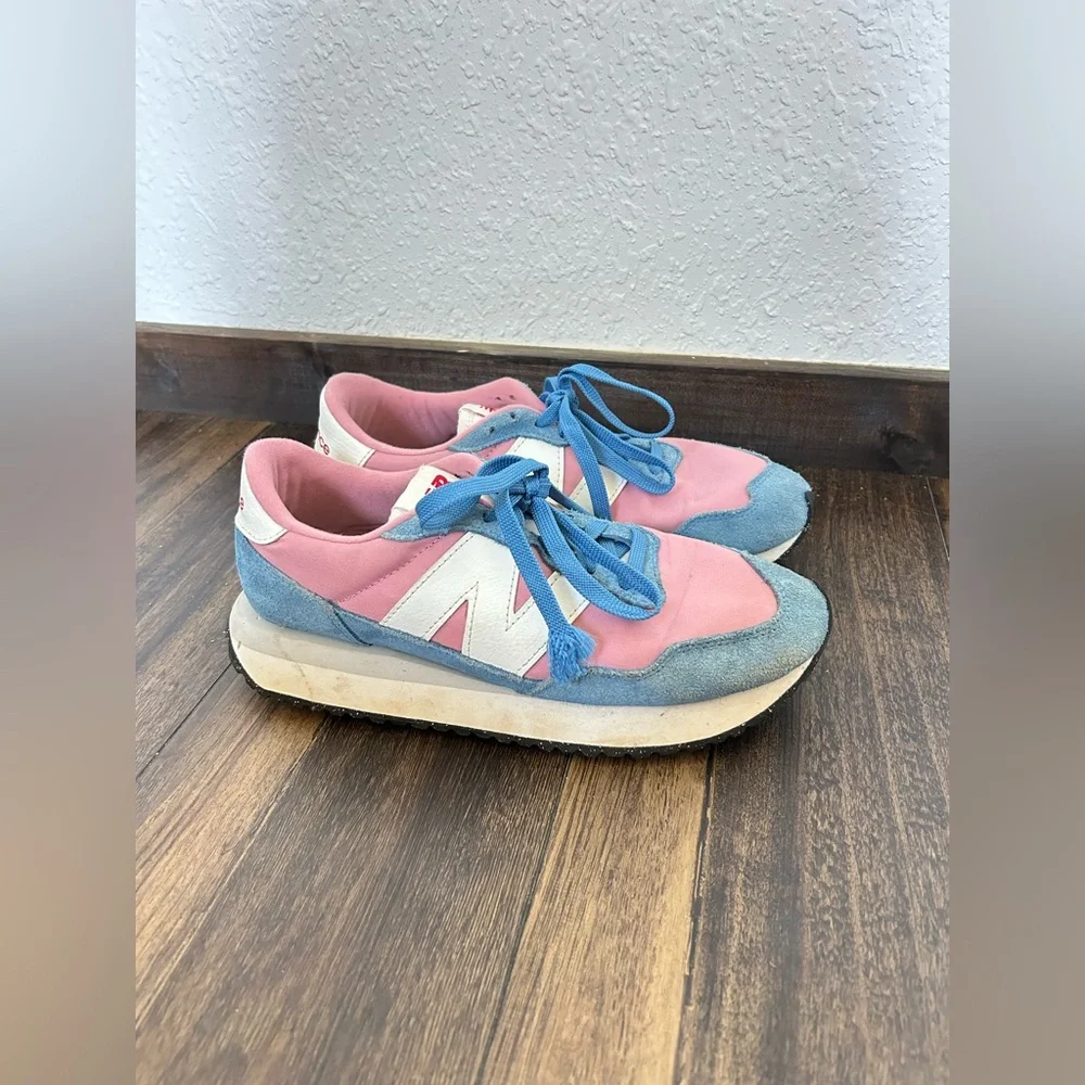New Balance Women’s Pink and Blue Athletic Tennis Shoes Size 10